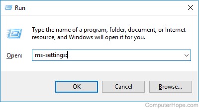 Appuyez sur la touche Windows + R pour ouvrir la case Run, puis tapez ms-settings : et appuyez sur Entrée.