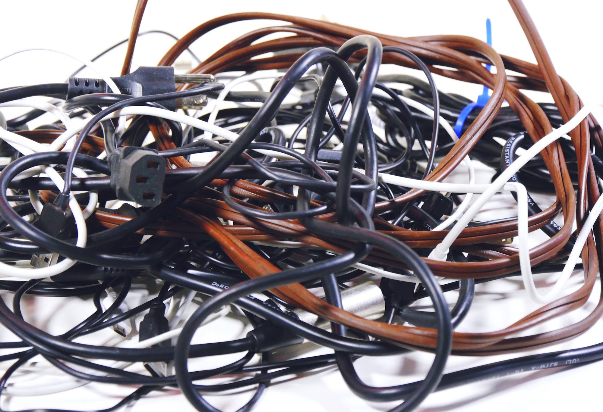Recycler les vieux câbles-chargeurs.jpg