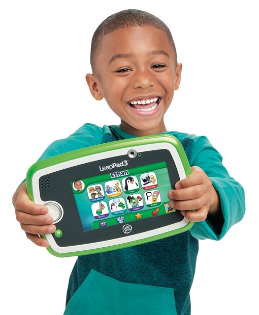 Tablette LeapPad 3, tenue par un jeune garçon