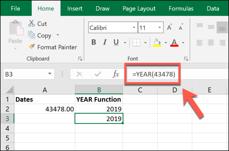 Une formule Excel utilisant la fonction ANNÉE, extrayant une année d'un numéro de série à 5 chiffres comptant à partir du 1er janvier 1900.