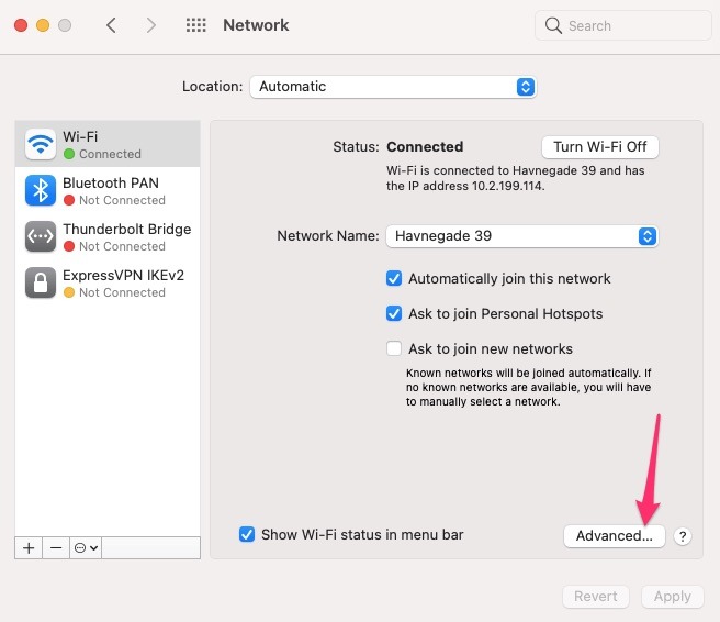 Capture d'écran montrant comment accéder aux paramètres réseau avancés sur Mac